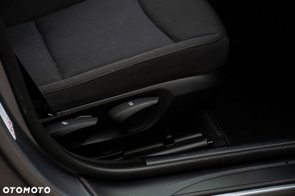 BMW Seria 3 318i - 13