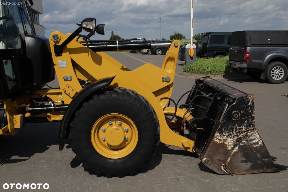 Caterpillar CAT 906M - 4