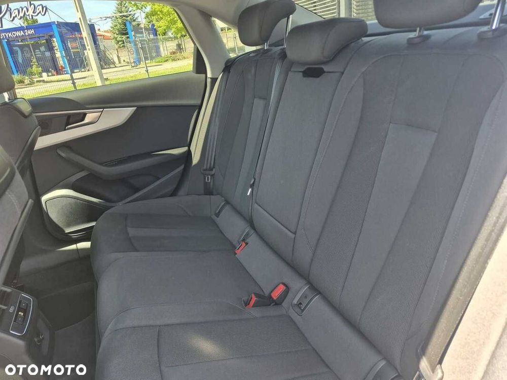 Audi A4 Limousine - 28