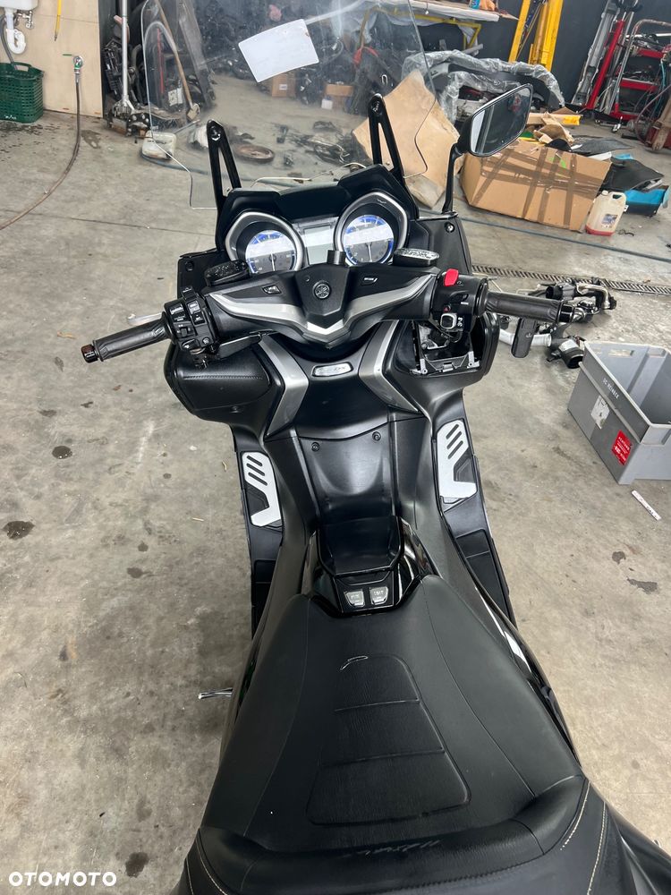 Yamaha Tmax - 12