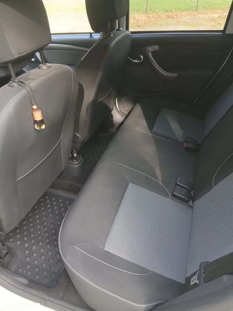 Dacia Duster 1.6 SCe Blackshadow S&S - 13
