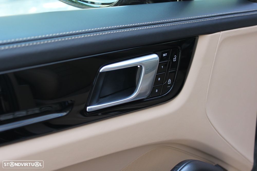 Porsche Cayenne Coupé E-Hybrid - 15