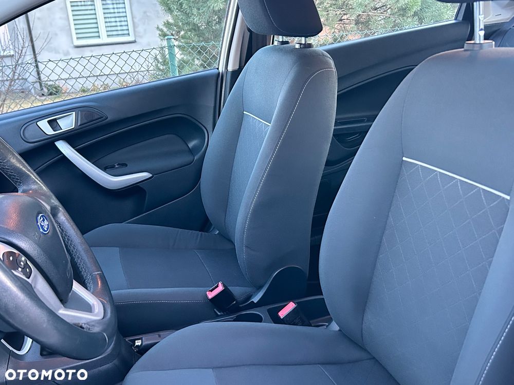 Ford Fiesta 1.25 Celebration - 16