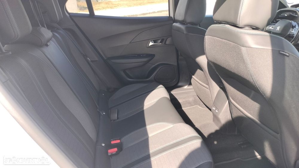 Peugeot 2008 1.2 PureTech Allure Pack EAT8 - 14