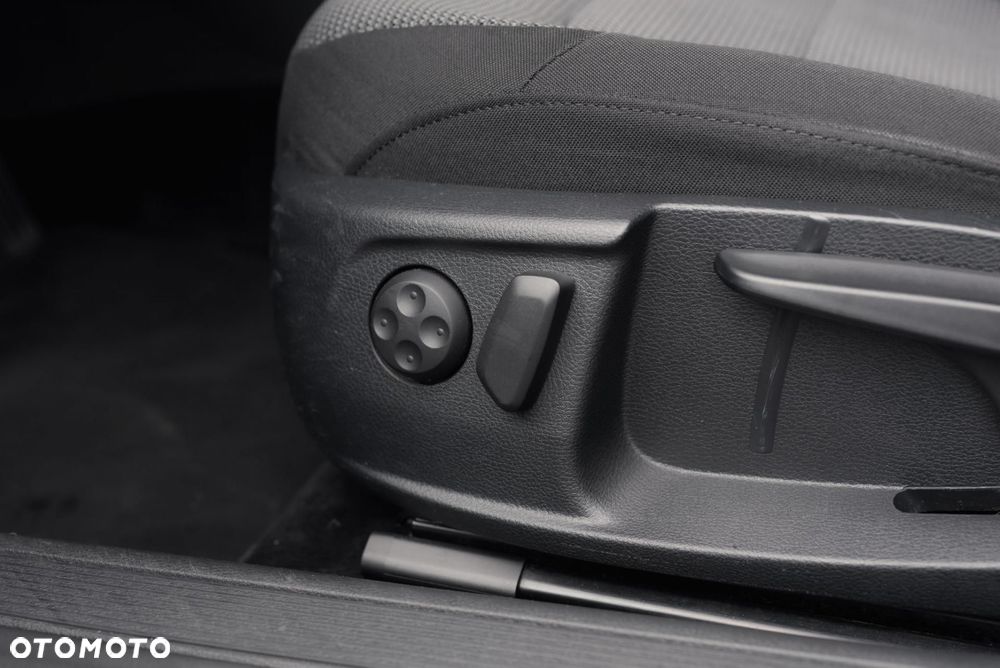 Volkswagen Passat - 24