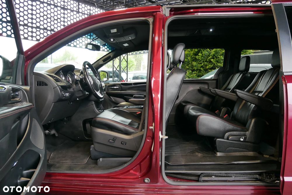 Dodge Grand Caravan - 8