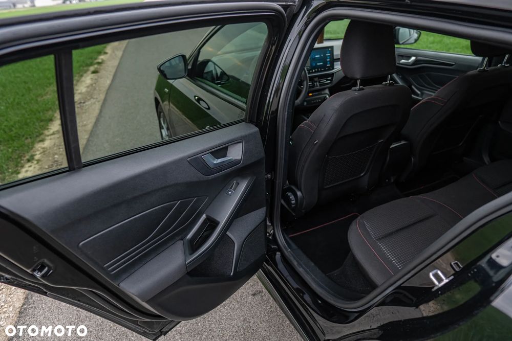 Ford Focus 1.5 EcoBlue STart-Stopp-System ST-LINE X - 33