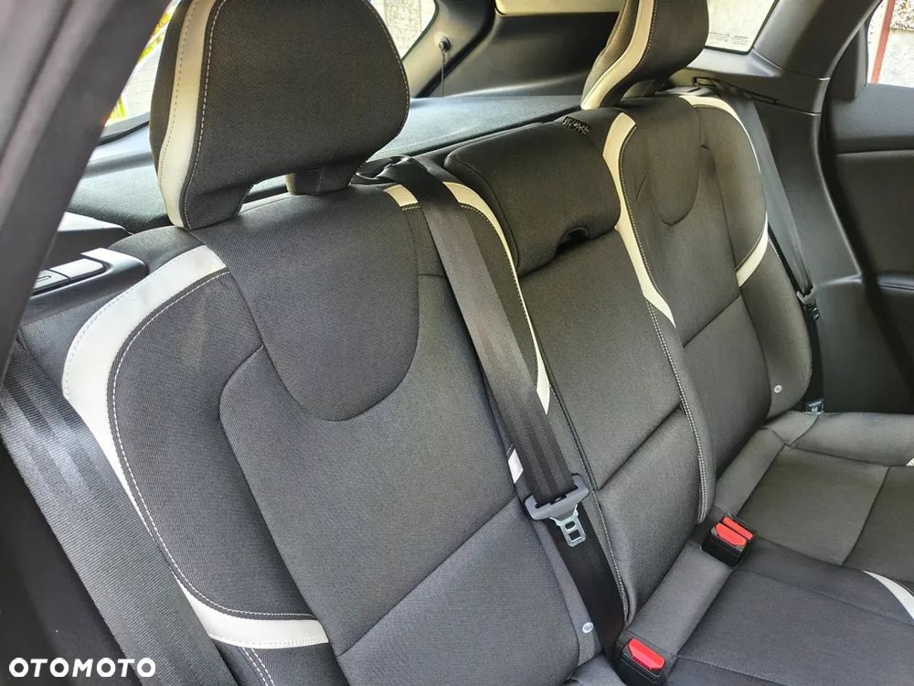 Volvo V40 T2 Linje Svart - 29