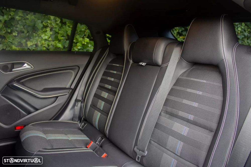 Mercedes-Benz CLA 200 Shooting Brake AMG Line Aut. - 13