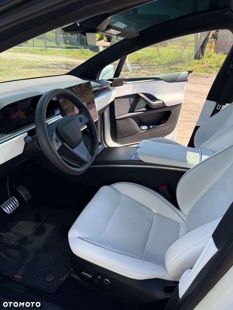 Tesla Model X - 5