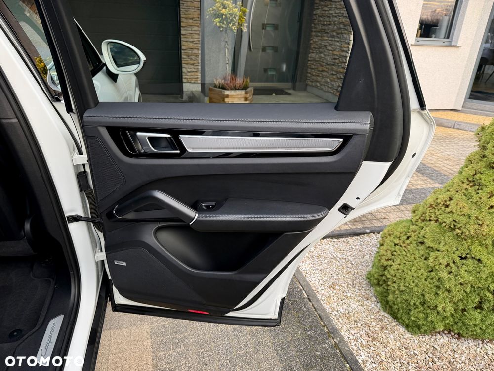 Porsche Cayenne Platinum Edition - 29