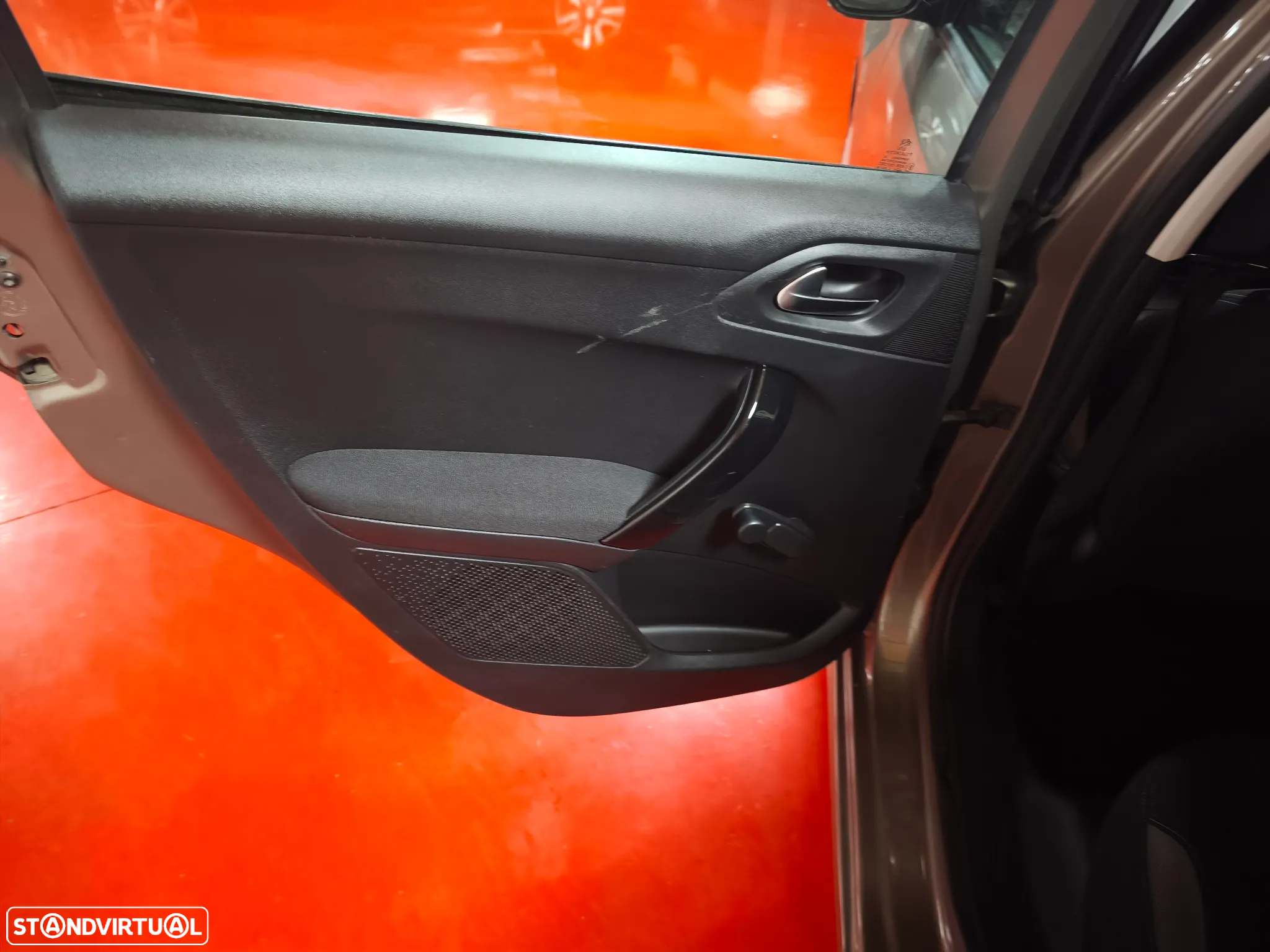 Peugeot 208 1.6 e-HDi Active - 26