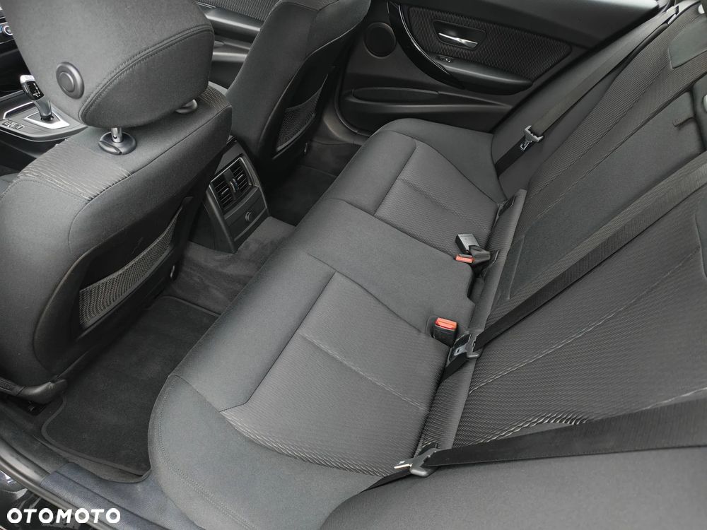 BMW Seria 3 320d Advantage - 31