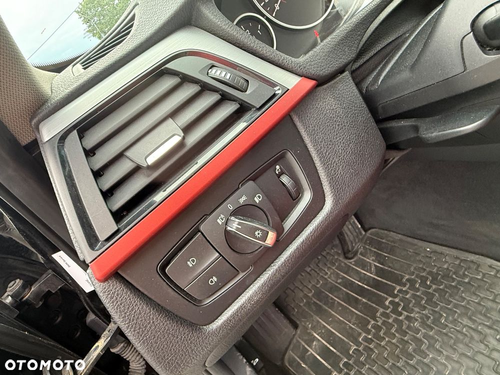 BMW Seria 3 320d Touring Blue Performance Sport Line - 29