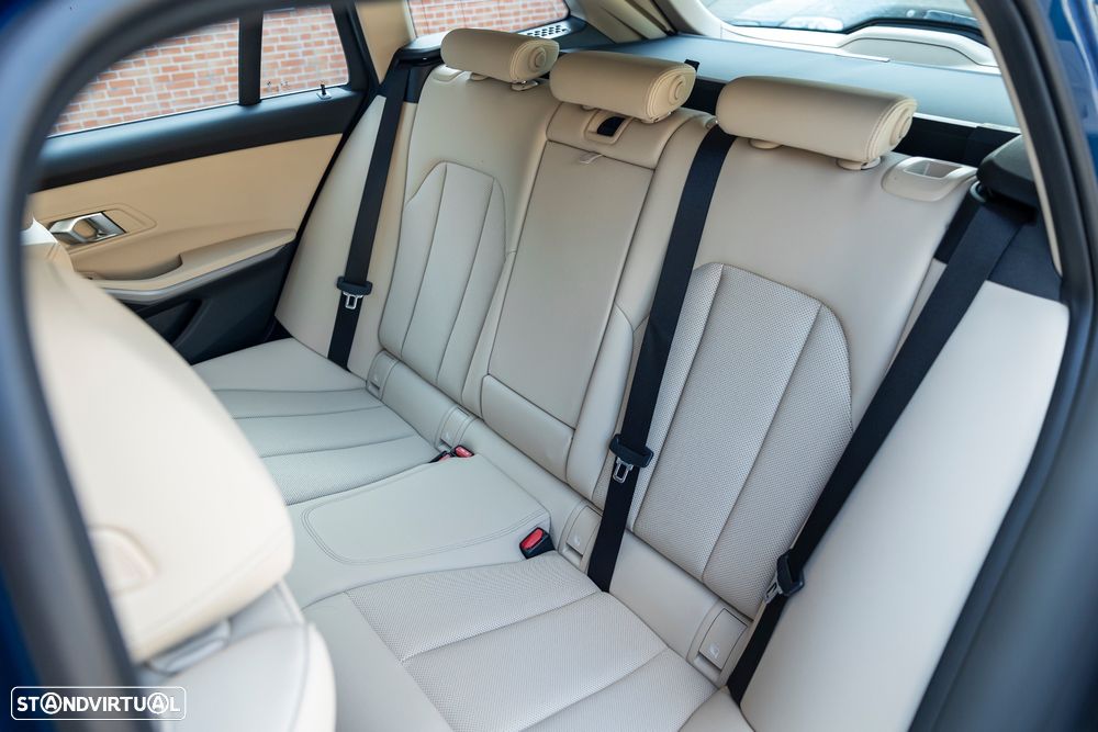 BMW 330 e Aut. Luxury Line - 23