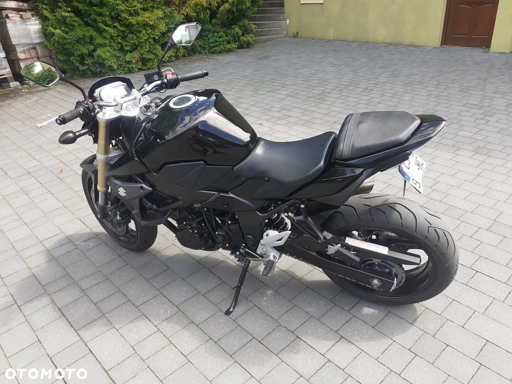 Suzuki GSR - 37