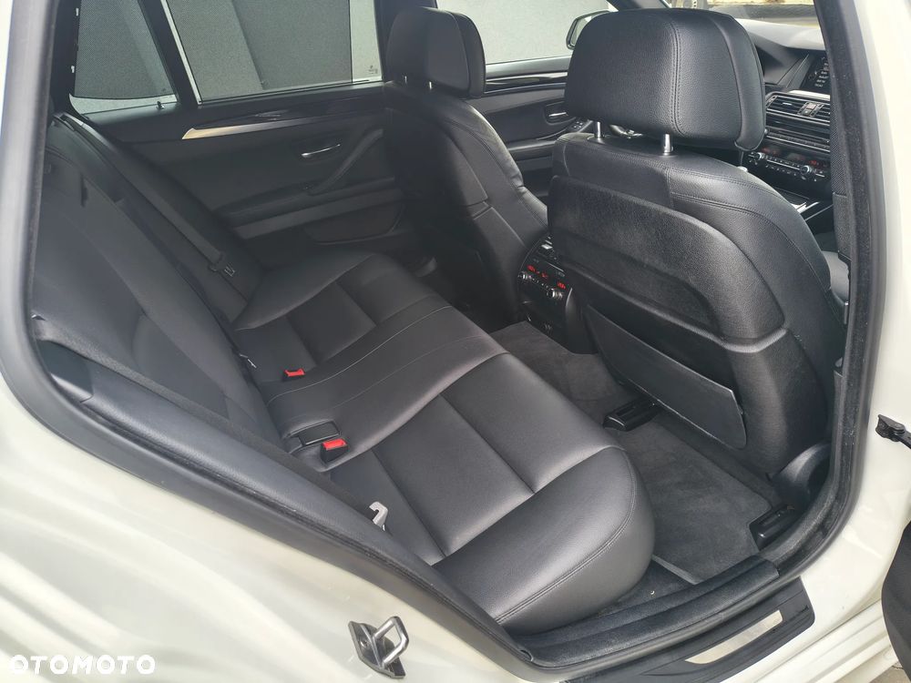 BMW Seria 5 525d xDrive Sport-Aut Luxury Line - 7