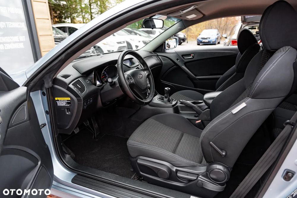 Hyundai Genesis Coupe 2.0 T - 15