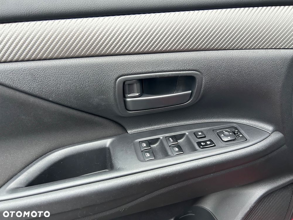 Mitsubishi Outlander - 20