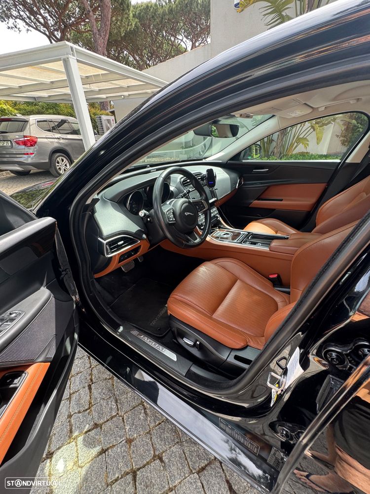 Jaguar XE 20t Prestige - 8