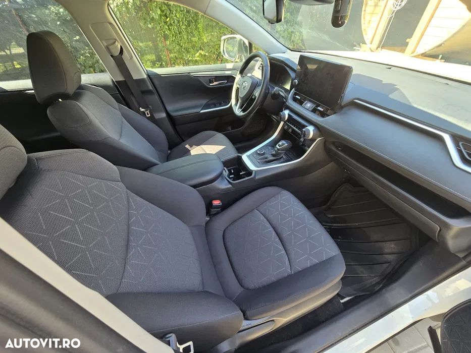 Toyota RAV4 Standard - 4