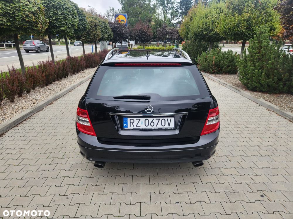 Mercedes-Benz Klasa C 320 CDI DPF 4Matic 7G-TRONIC Avantgarde - 4