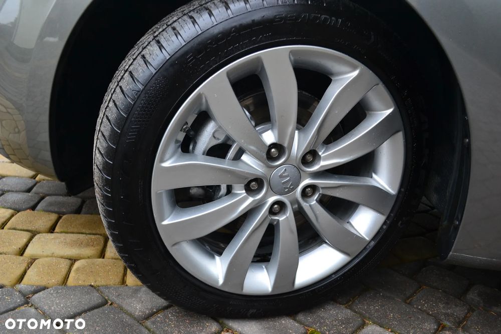 Kia Carens 1.7 CRDi Business Line 7os 7DCT - 35