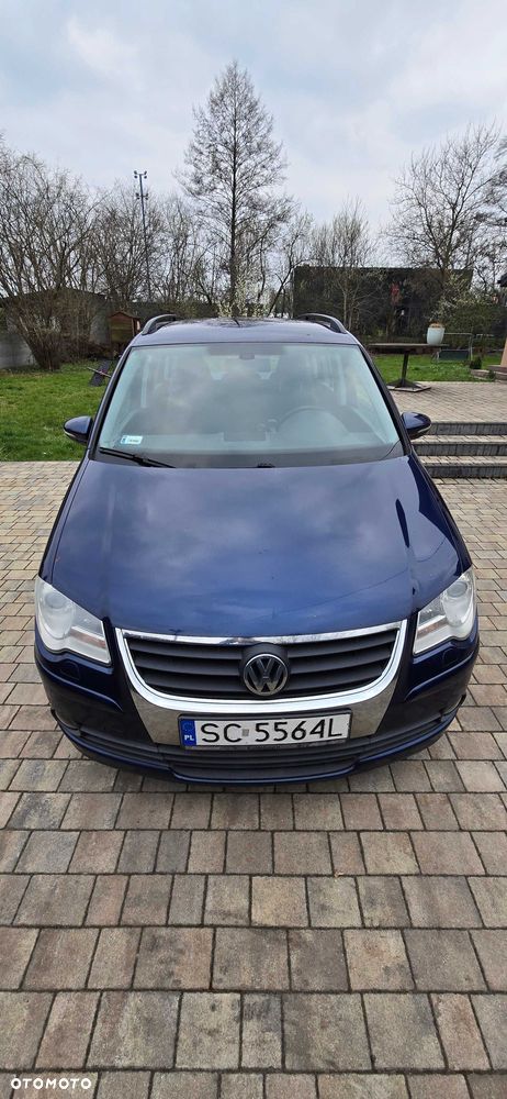 Volkswagen Touran - 1