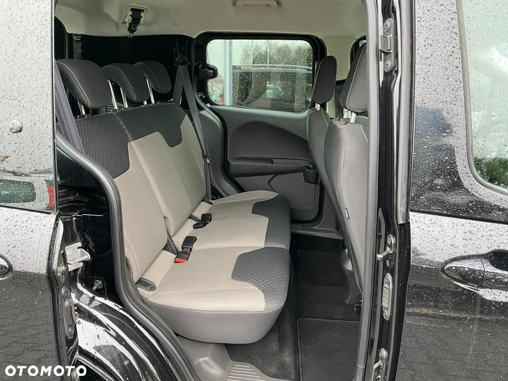 Ford Transit Courier - 8