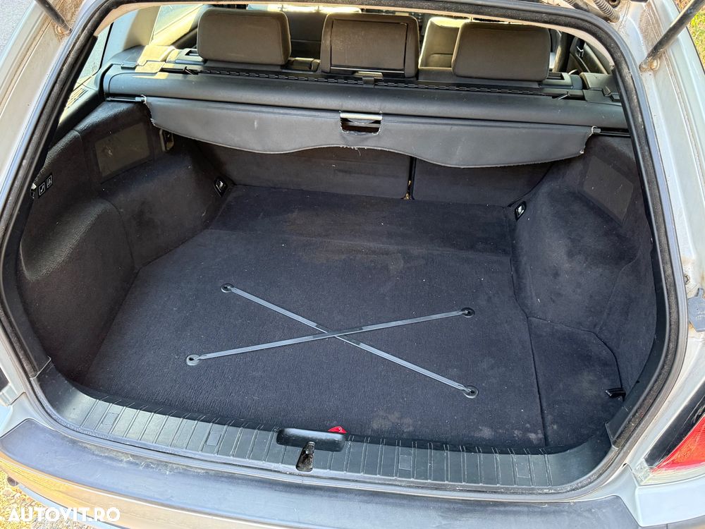 BMW Seria 3 318d Touring - 10