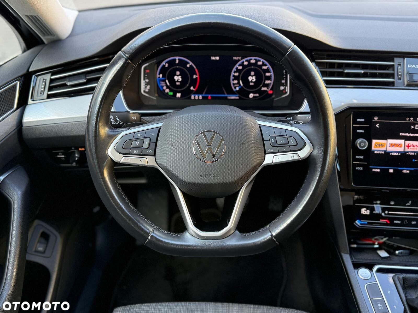 Volkswagen Passat - 11