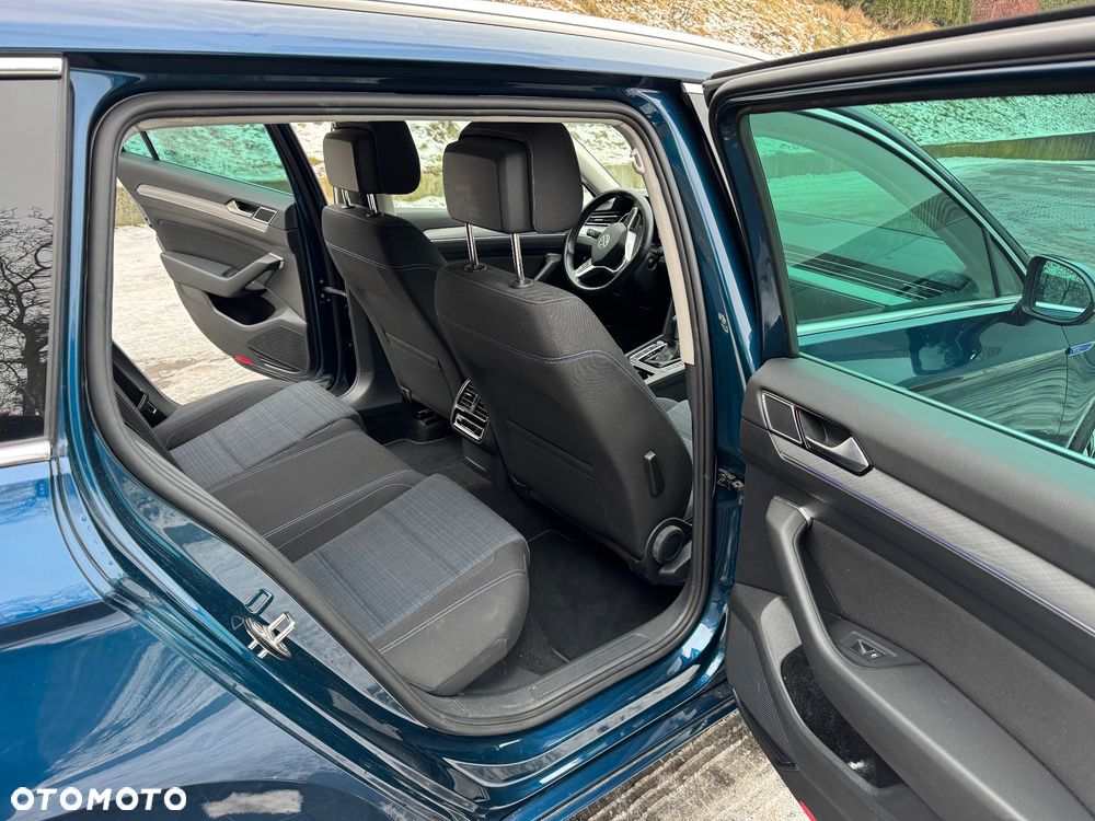 Volkswagen Passat - 12