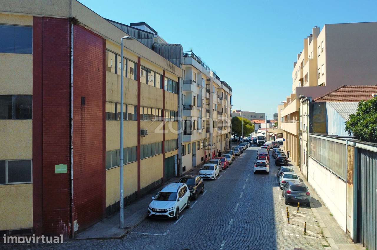 Apartamento T1 TOTALMENTE RENOVADO em Lordelo do Ouro - Grande imagem: 2/22