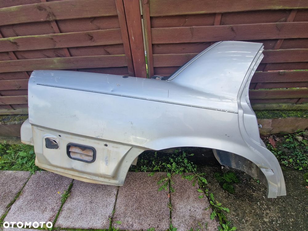 Ford Crown Victoria Tylna Ćwiartka Błotnik - 1