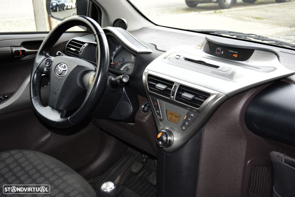 Toyota iQ 1.0 VVT-i Essential+AC - 52