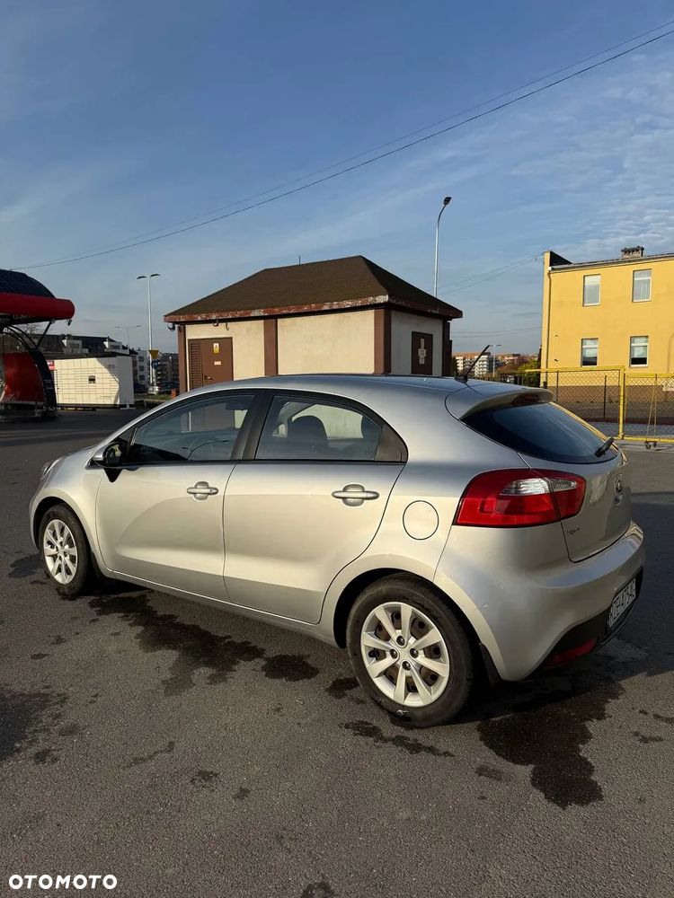 Kia Rio - 6