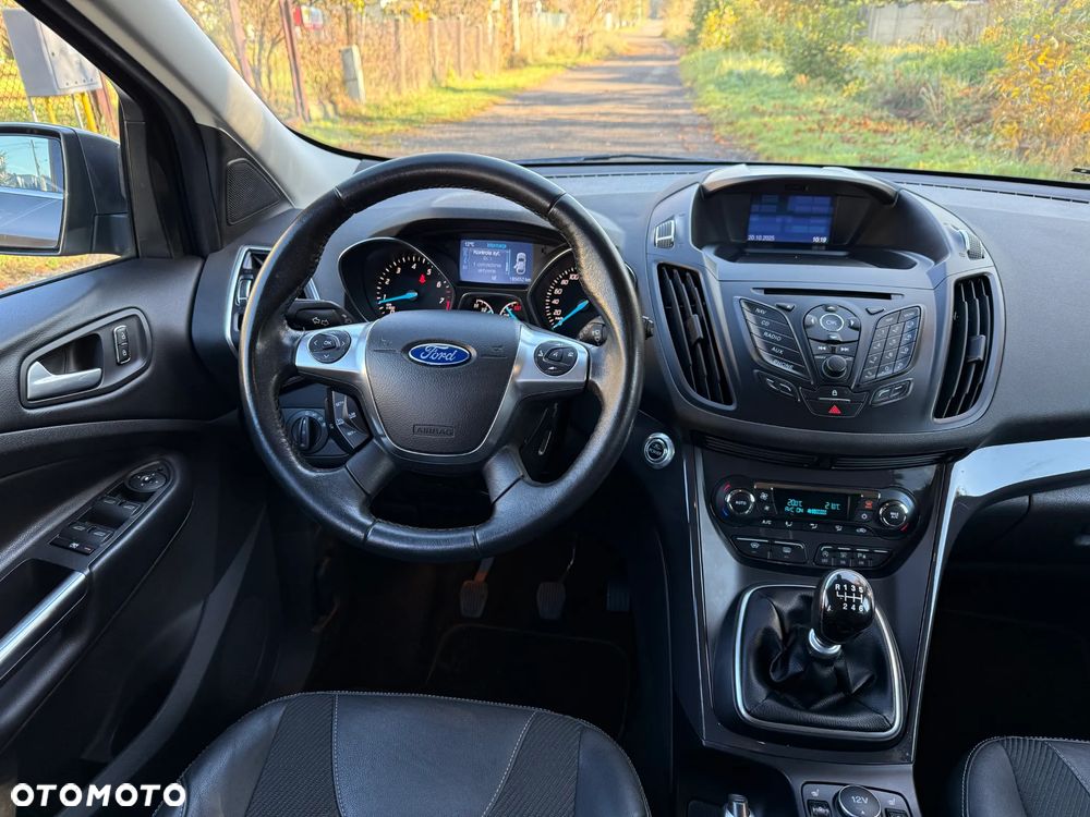 Ford Kuga 1.6 EcoBoost 2x4 Titanium - 24