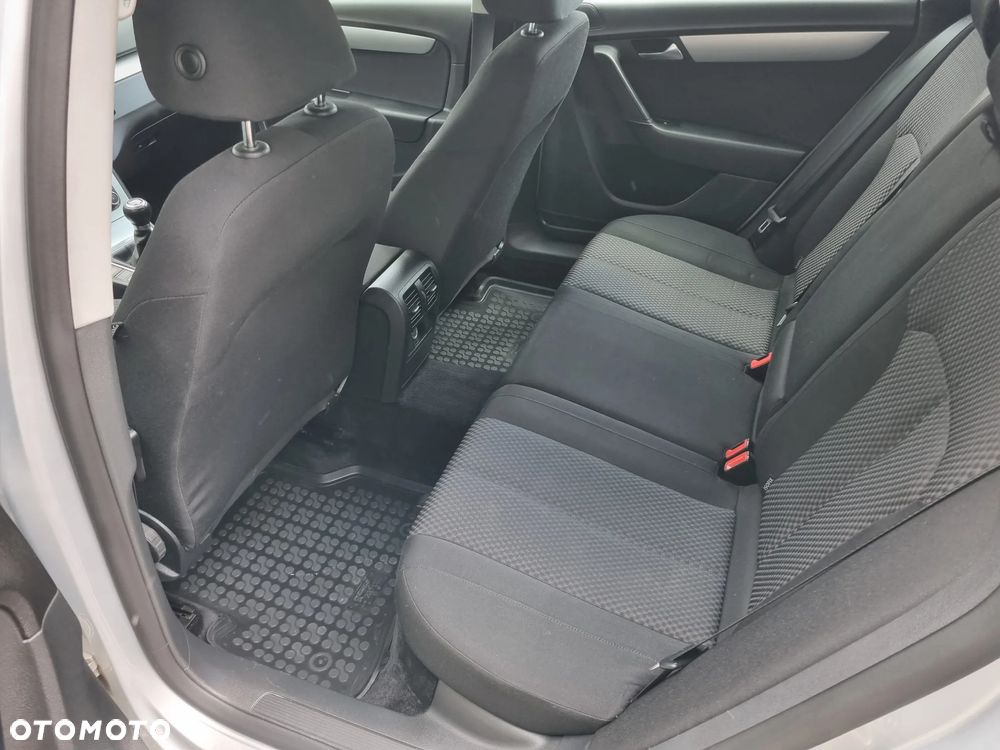Volkswagen Passat 1.6 TDI BlueMotion - 22