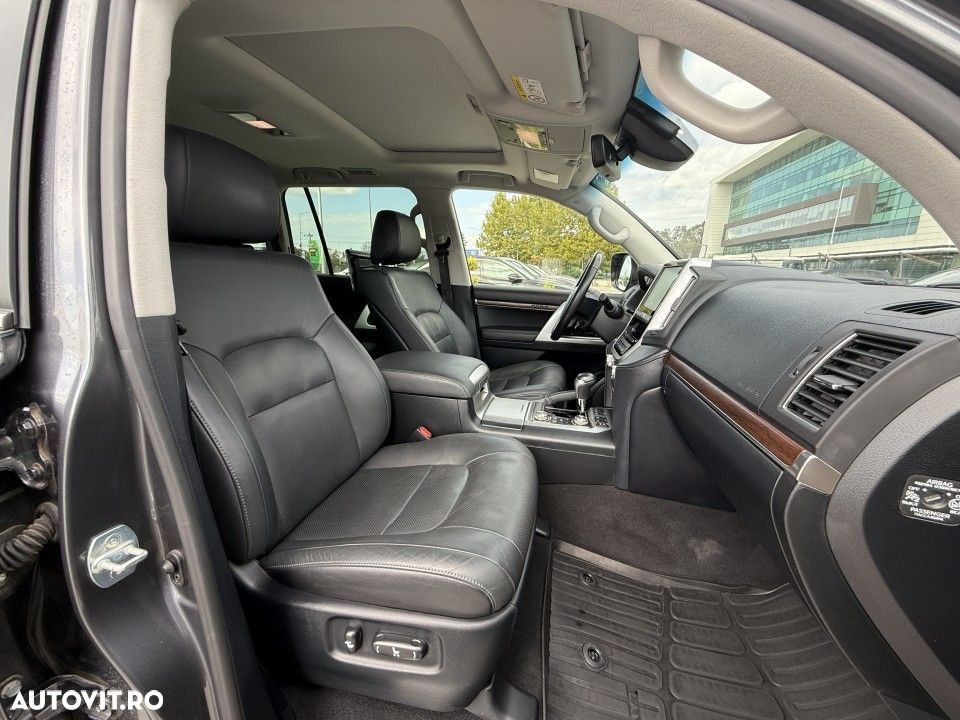 Toyota Land Cruiser - 17