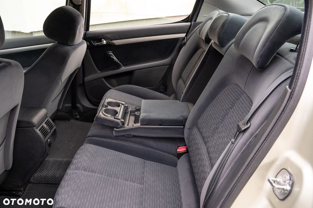 Peugeot 407 - 24