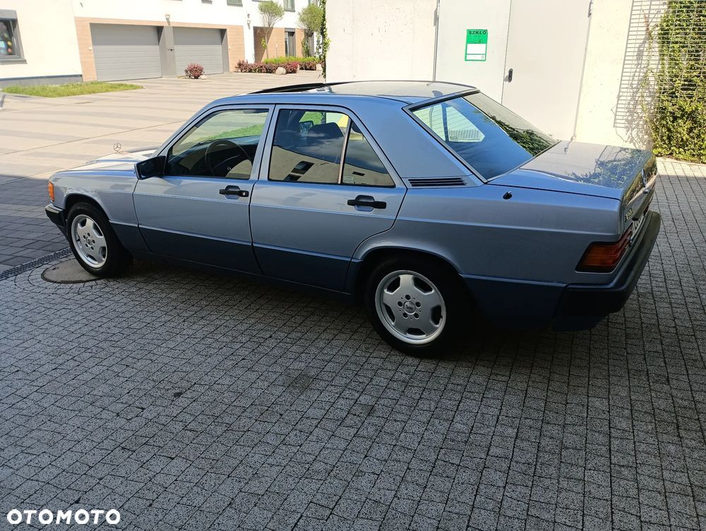 Mercedes-Benz W201 (190) - 13