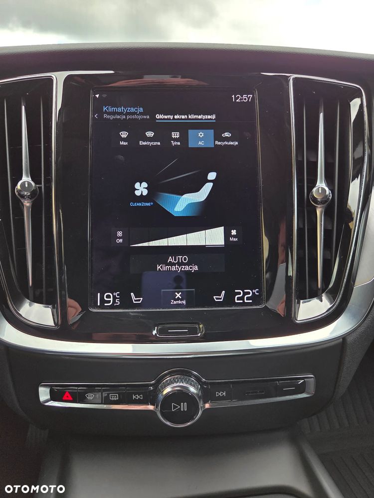 Volvo V60 B4 D Momentum Pro - 23