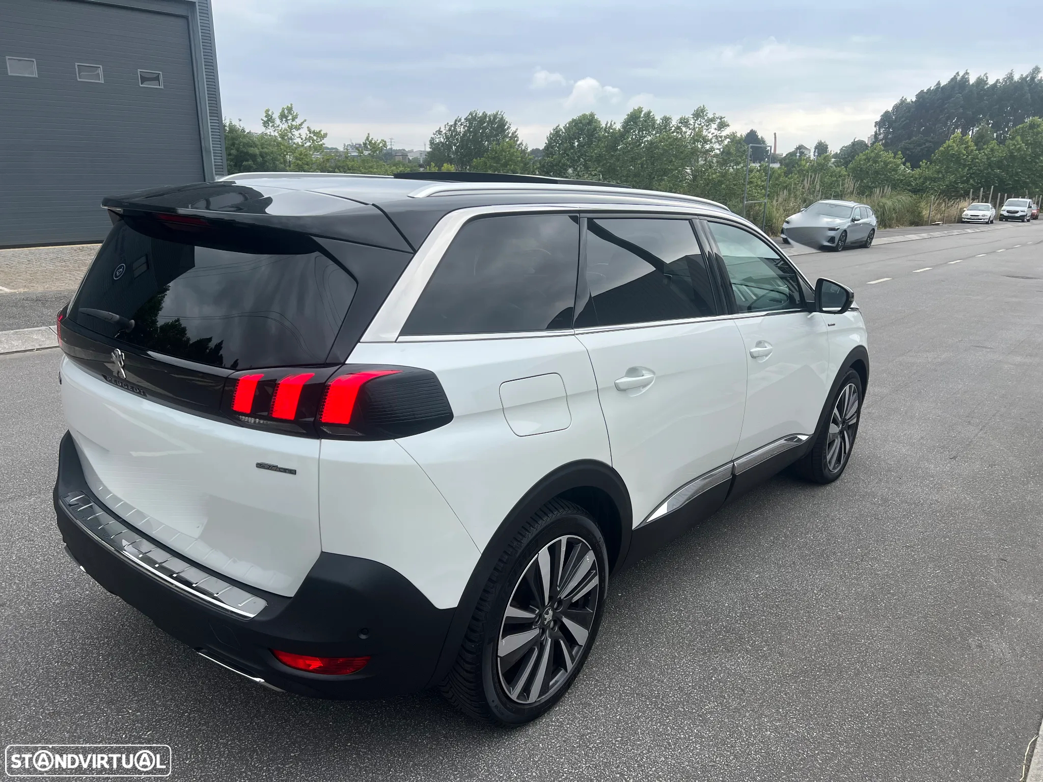 Peugeot 5008 1.5 BlueHDi GT Line J19 EAT8 - 17