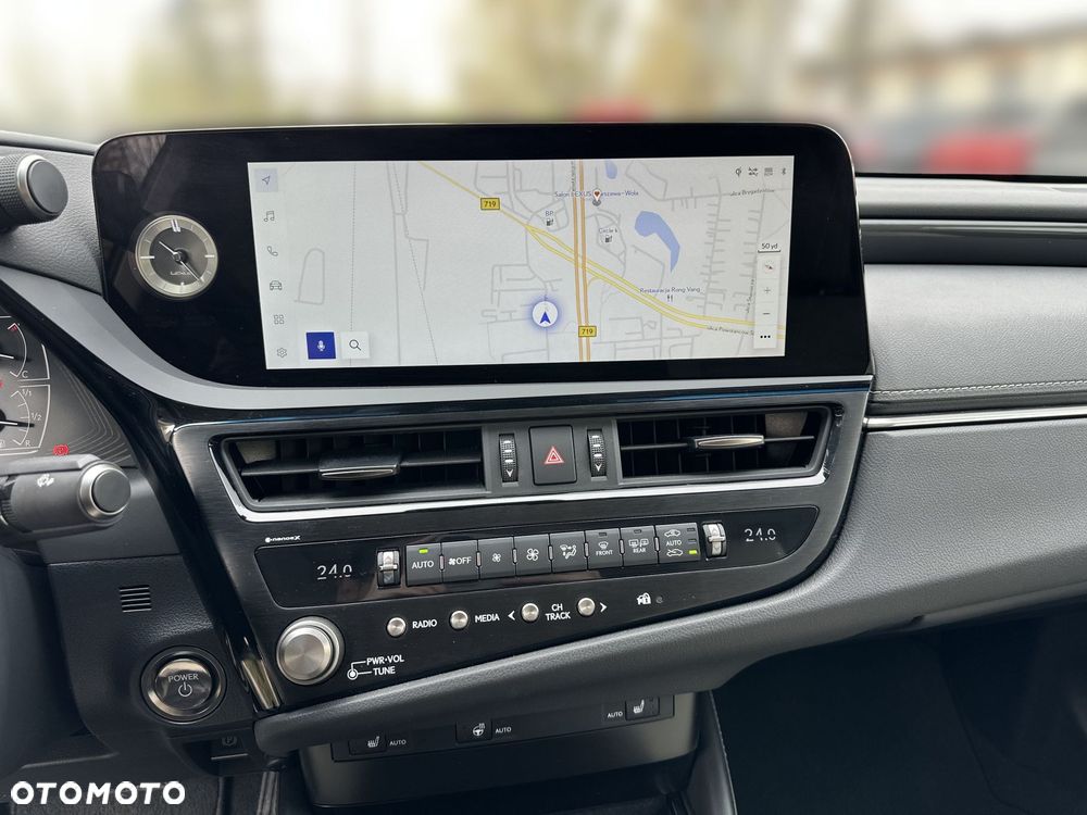 Lexus ES 300h Business Edition - 14