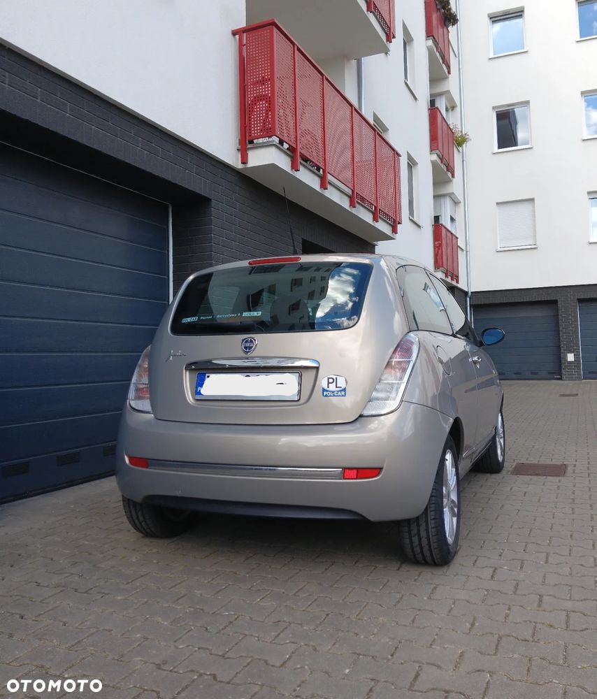 Lancia Ypsilon 1.4 8V Moda Milano (4 os.) - 15