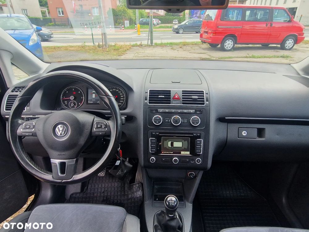 Volkswagen Touran - 11