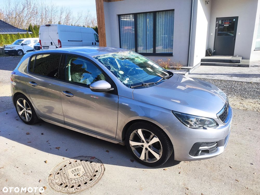 Peugeot 308 - 8