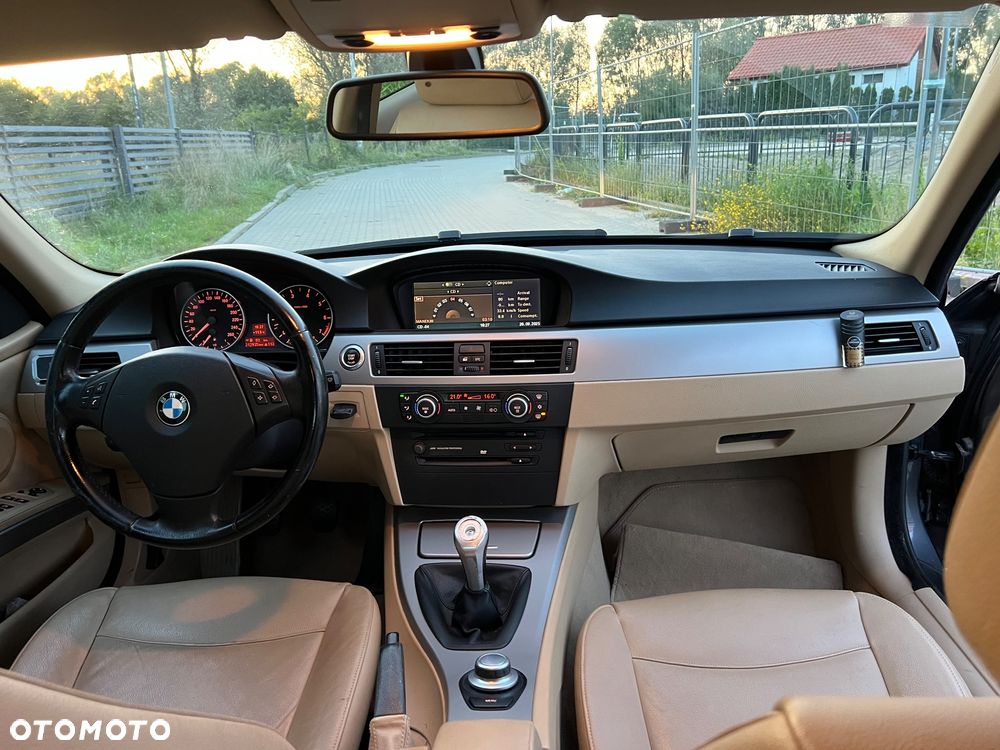 BMW Seria 3 318i - 11