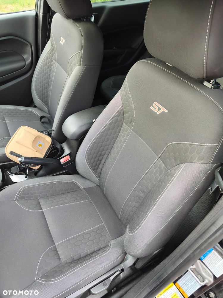 Ford Fiesta ST - 13