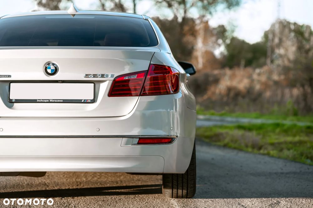 BMW Seria 5 528i xDrive Luxury Line - 12